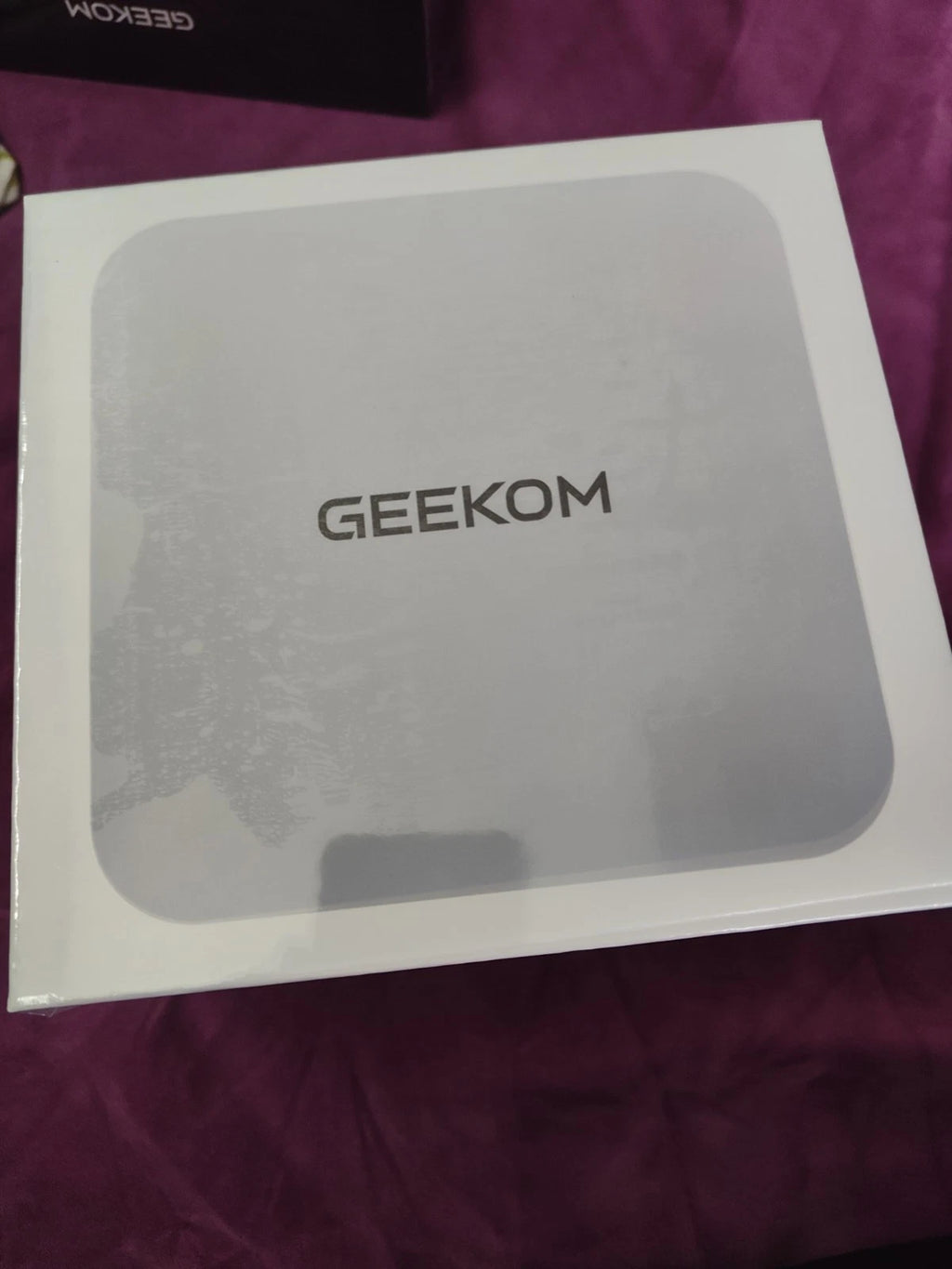 GEEKOM A8 Mini PC – Ryzen 7 8745HS, 16GB RAM, 1TB SSD, Windows 11 Pro