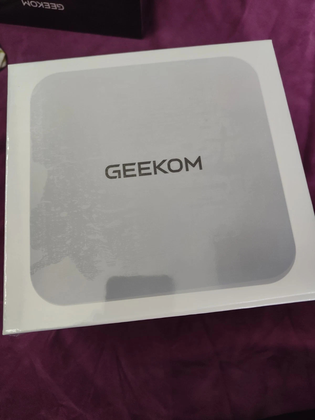 GEEKOM A8 Mini PC – Ryzen 7 8745HS, 16GB RAM, 1TB SSD, Windows 11 Pro